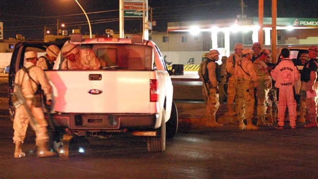 Los estudiantes se traslaban a una reunión donde recibirían apoyos educativos (Archivo Cuartoscuro).
